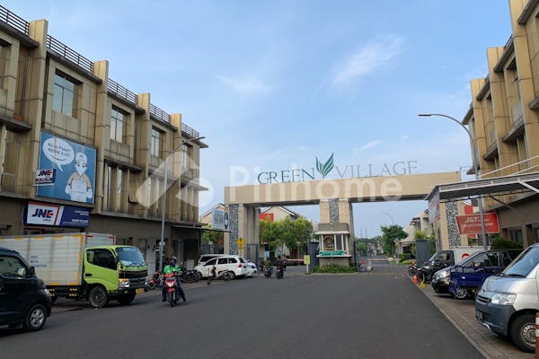 dijual rumah siap huni di komplek green village - 3