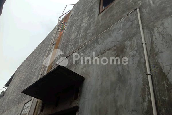 dijual tanah komersial   bangunan rumah tingkat di jl kp selang jati ds wanajaya rt rw 002 003 - 6