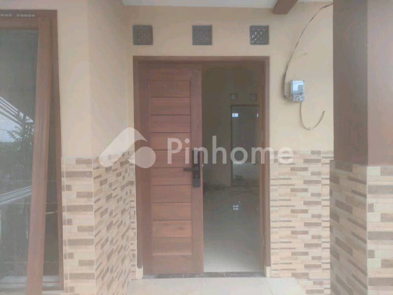 dijual rumah 2 lantai sepinggan dkt bandara di jl  palm hilss rt08 sepinggan balikpapan - 1