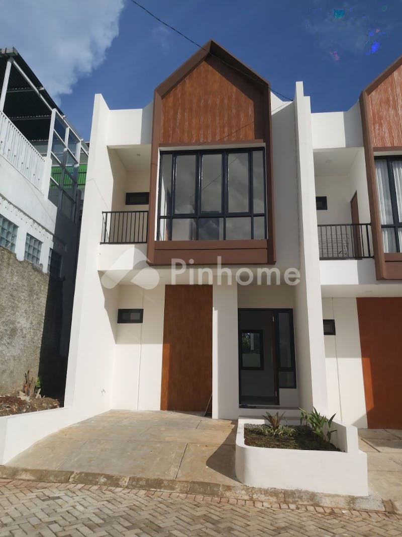 dijual rumah konsep modern dekat metro indah mall di jl palasari  cipadung kec cibiru - 1