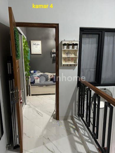 dijual rumah 2 lantai semi furnish siap pakai lokasi strategis di bintaro sektor 5 - 13