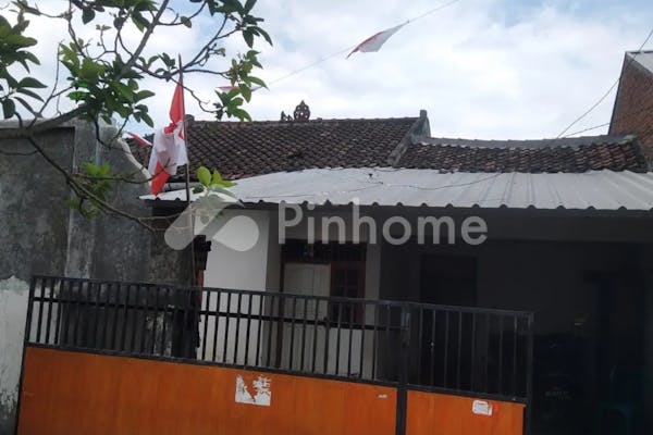 dijual rumah   take over sisa 6 th di jln  pengsong gang 2 - 1