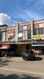 Disewakan Ruko Lokasi Strategis Dekat Mall di Rawakalong - Gambar 1
