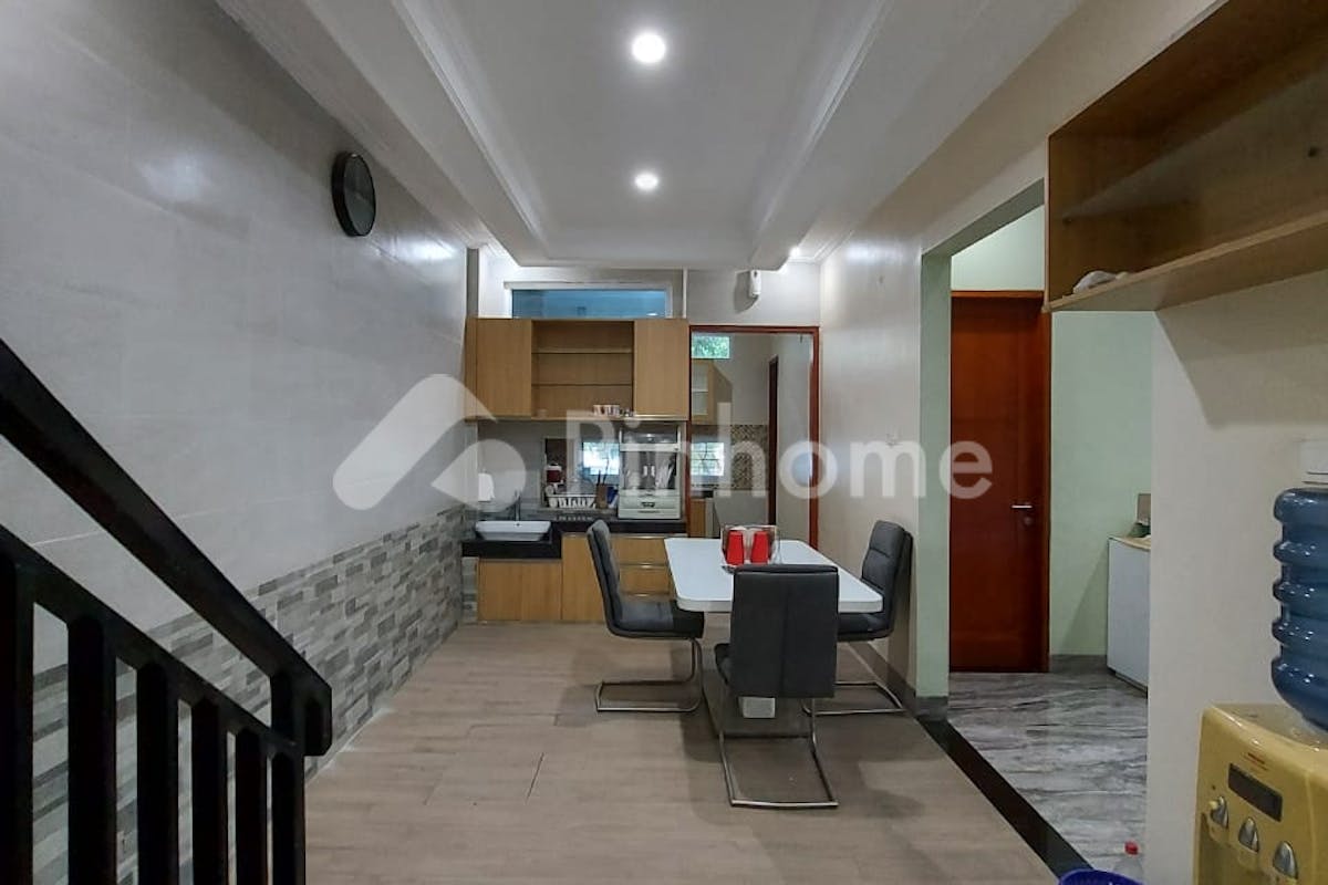 similar property dijual rumah siap huni dekat rs di perumahan graha bintaro jl  graha raya bintaro - 16