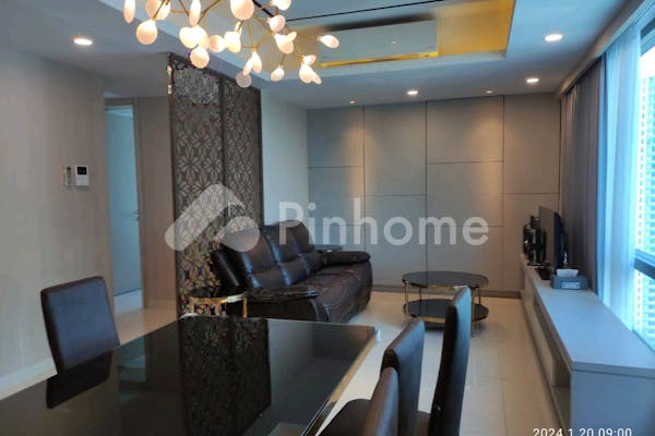 disewakan apartemen 3 br full furnish private lift di apartemen la riz mansion pakuwon mall sby - 2
