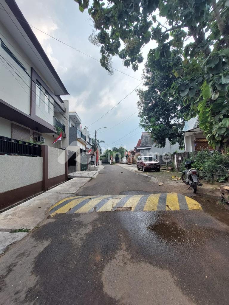 dijual rumah hook mewah 2 lantai kokoh di komplek kav dki - 18