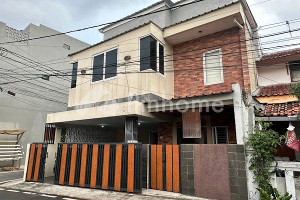 dijual rumah tingkat bangunan kokoh di cempaka putih jakarta pusat - 1