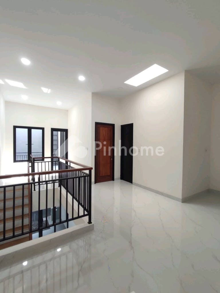 disewakan rumah taman aries jakbar brand new  uk 120m2  2 lantai di perumahan taman aries - 6