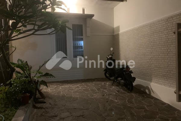 dijual rumah lokasi strategis pusat kota di puri palma araya - 11