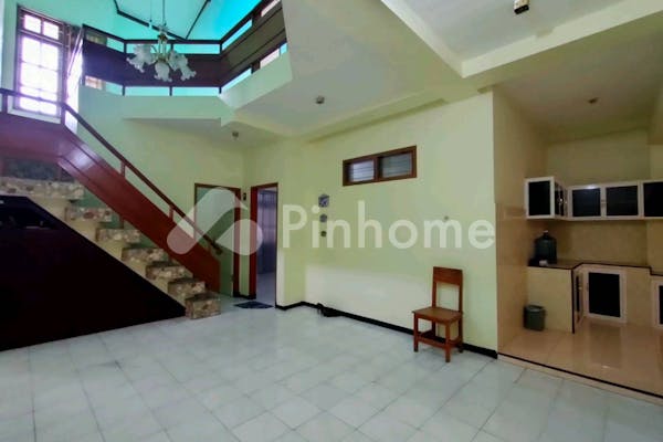 dijual rumah lokasi strategis di jl  candi mendut - 20