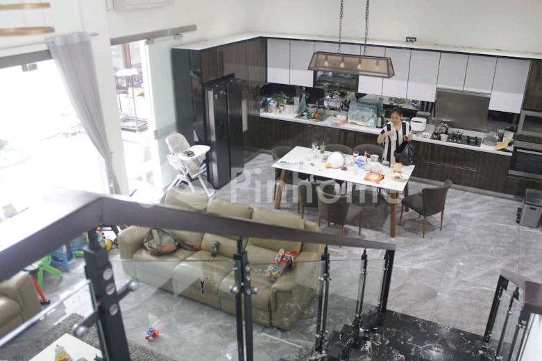 dijual rumah 10kt 380m2 di turangga - 8