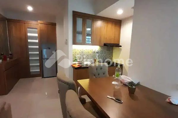 disewakan apartemen tipe 2 kamar fasilitas lengkap di apartemen grand kamala lagoon - 1