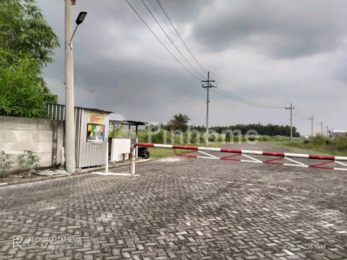dijual tanah komersial lokasi strategis di bpp storehouse and industrial estate  jl  raya mayjend bambang juwono - 3