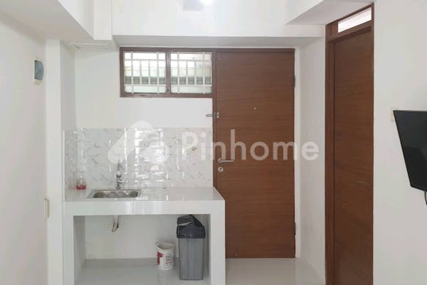 dijual apartemen full furnish murah di green park view - 2