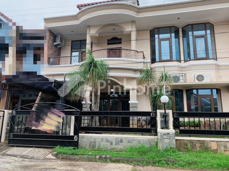 dijual rumah mewah strategis di perum srondol bumi indah - 1